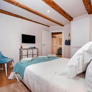 https://apartments-casa-de-amicis.in-istria.net